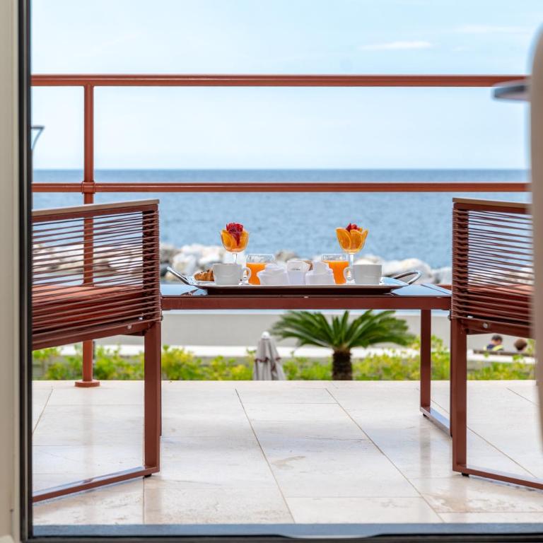 Grand Hotel Torre Fara - Camera Tripla Privilege con Patio o Balcone e Vista Mare - 2