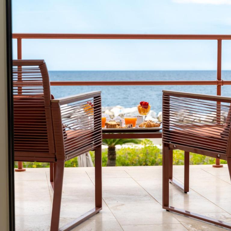 Grand Hotel Torre Fara - Camera Tripla Privilege con Patio o Balcone e Vista Mare - 3