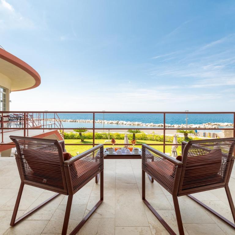 Grand Hotel Torre Fara - Camera Tripla Privilege con Patio o Balcone e Vista Mare - 4