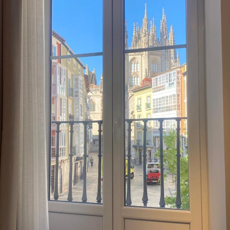 APARTAMENTOS LA FLORA BURGOS todos con aire acondicionado y ascensor - Estudio con balcón - 12