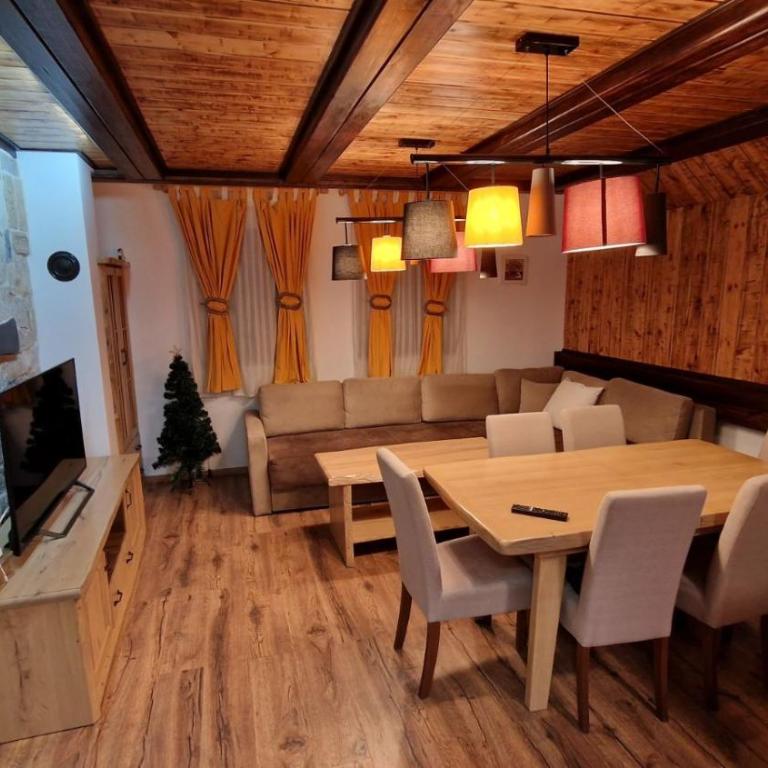 Ski House - Two-Bedroom Apartment - 4