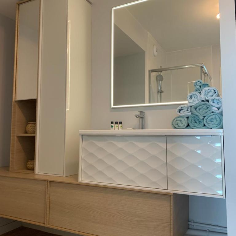 Face mer pieds dans l'eau - Apartment with Sea View - 13