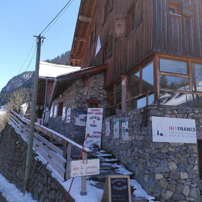 Auberge de Jeunesse HI La Clusaz - Chambre Lits Jumeaux avec Douche - 2