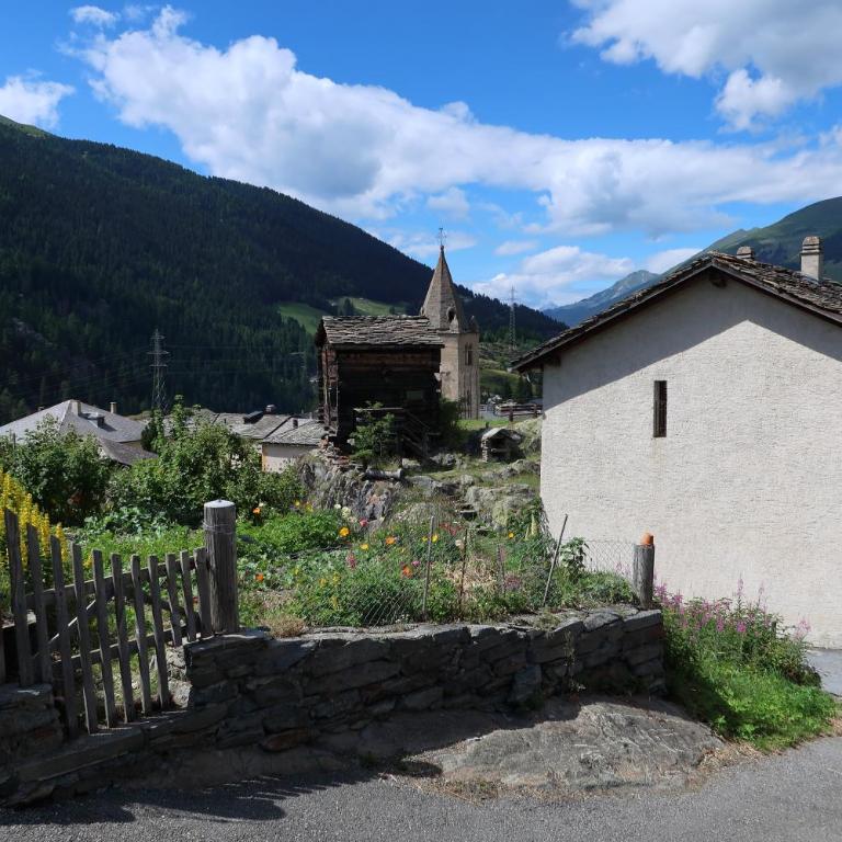 Bourg-saint-Pierre : le cachet d'antan - Two-Bedroom Apartment - 5
