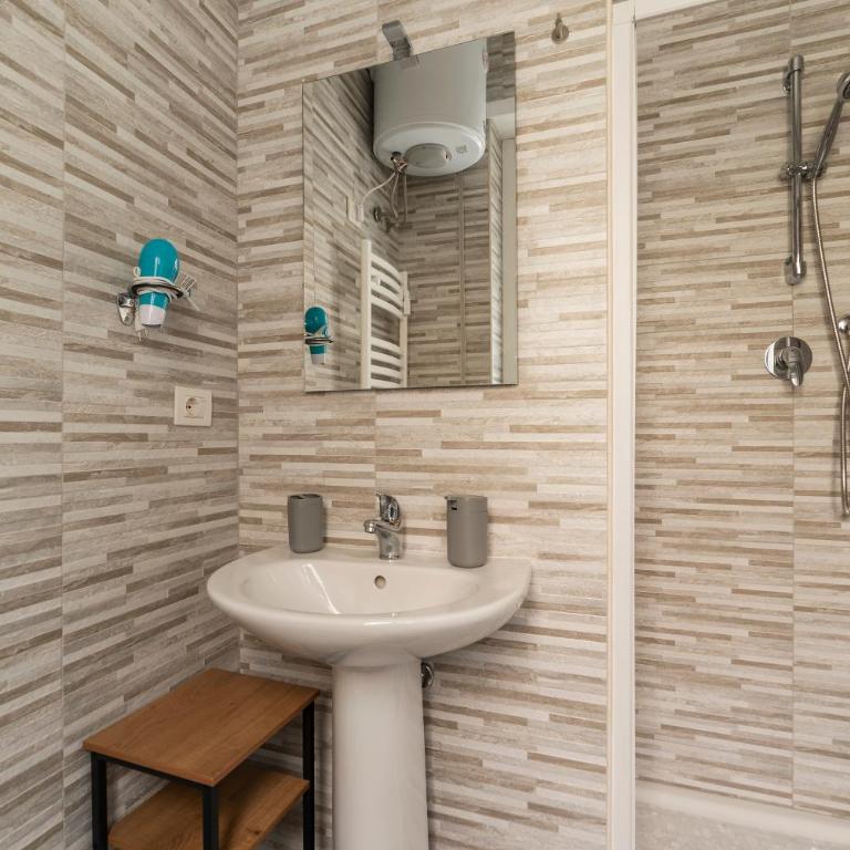 GuestHost - Clodia Apartments - Studio - 12