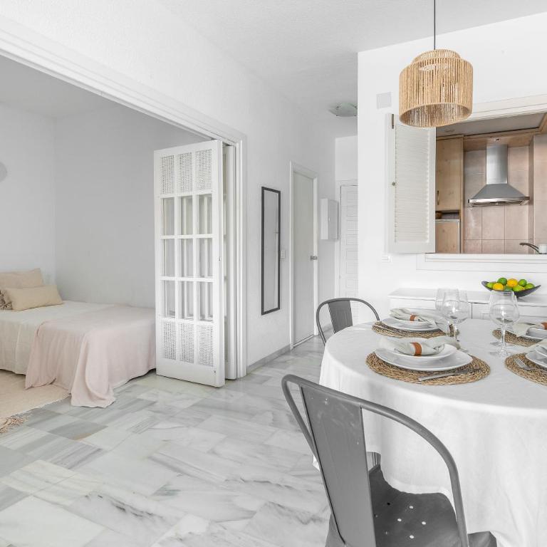 2BDR apartment with Sea View in Golden Mile, Marbella - Two-Bedroom Apartment - 5