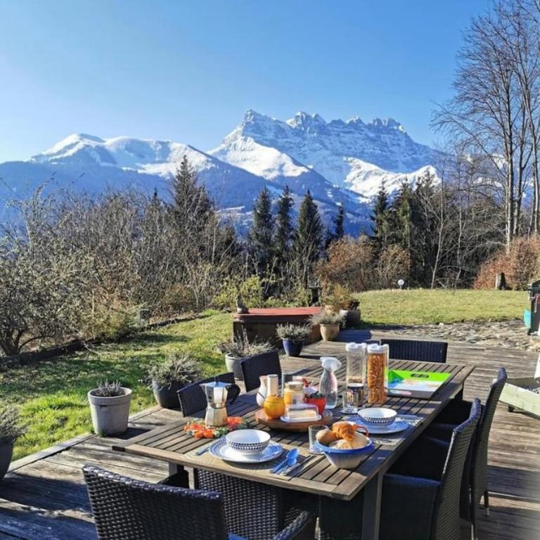 Chalet Ingas - Dreibettzimmer mit eigenem Bad - 1