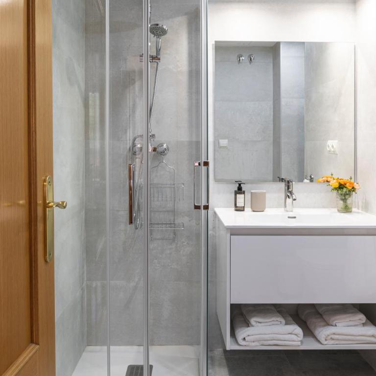 PRECIOSO APARTAMENTO EN MARIA ZAMBRANO - Apartamento de 3 dormitorios - 25