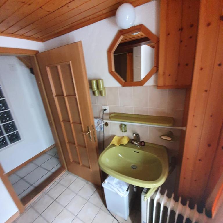 Bourg-saint-Pierre : le cachet d'antan - Two-Bedroom Apartment - 18