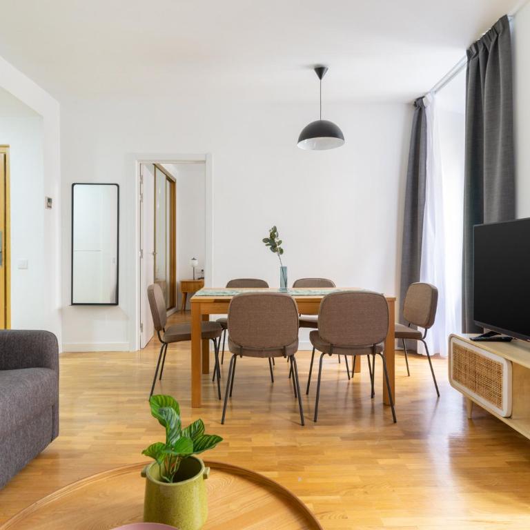 Limehome Madrid San Lorenzo - Two-Bedroom Apartment with Balcony - 3