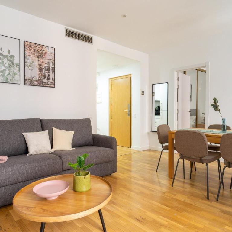Limehome Madrid San Lorenzo - Two-Bedroom Apartment with Balcony - 7