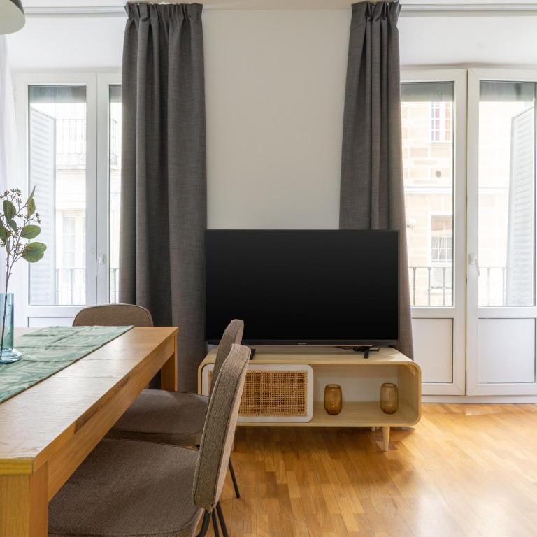 Limehome Madrid San Lorenzo - Two-Bedroom Apartment with Balcony - 8