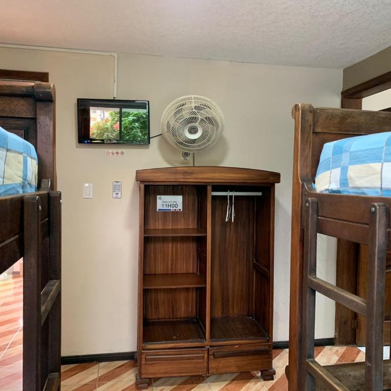 Hotel Kemarios - Economy Quadruple Room - 3