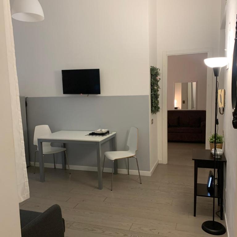 Mc - Piazza Mancini - Three-Bedroom Apartment - 10
