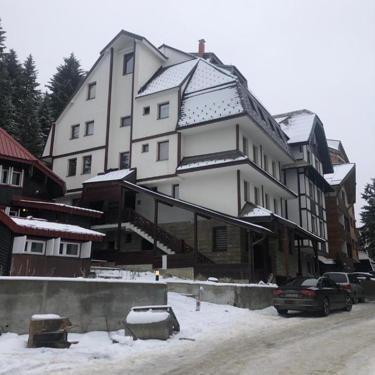 Ski House - Two-Bedroom Apartment - 2