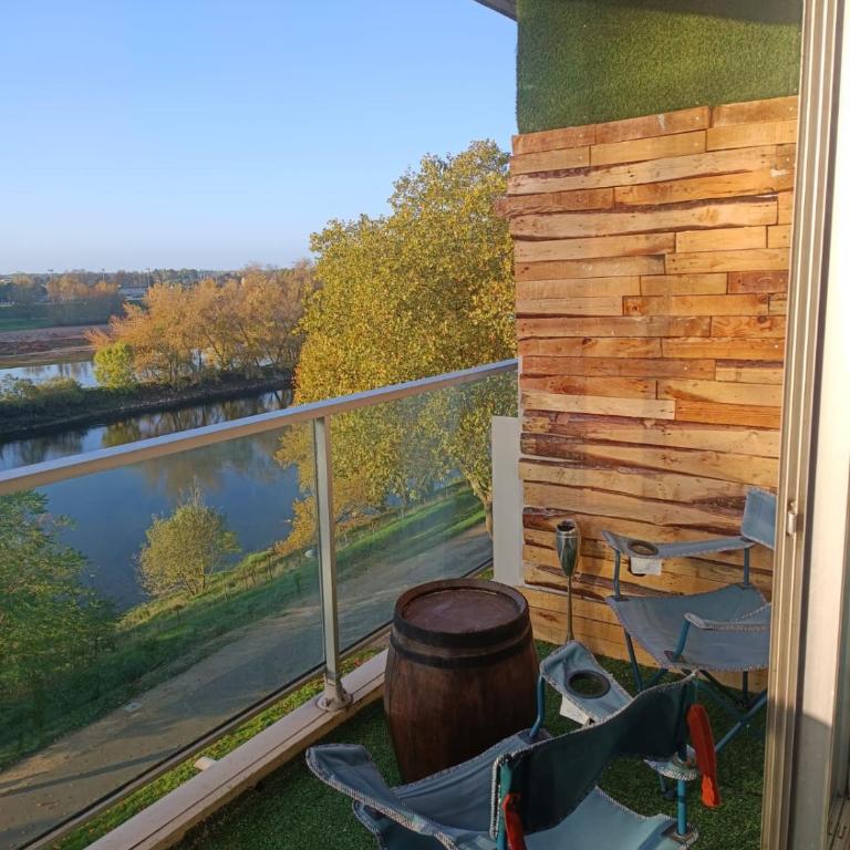 Petit cocon vue sur la Loire avec Place de Parking offerte - Apartamento Estudio - 2