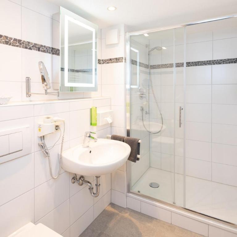 Familien- und Wellnesshotel "Viktoria" - Basic Doppelzimmer (12) - 2