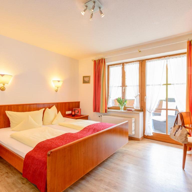 Familien- und Wellnesshotel "Viktoria" - Basic Doppelzimmer (16) - 1