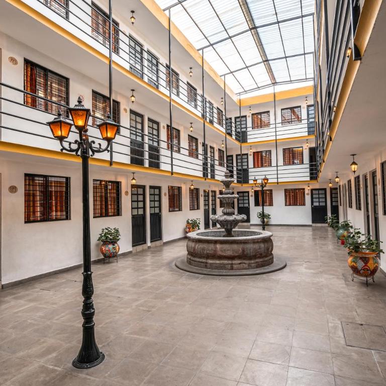 Cinco de Mayo Hotel - Twin Room - 1