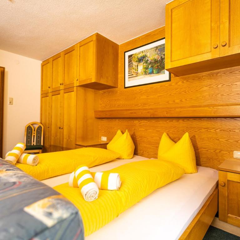 Haus Anton Sölden - Apartments & Zimmer - Familienzimmer mit Balkon - 2