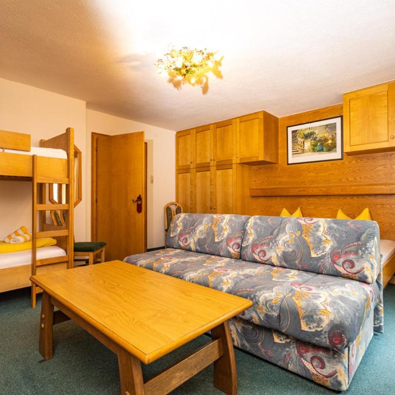Haus Anton Sölden - Apartments & Zimmer - Familienzimmer mit Balkon - 6