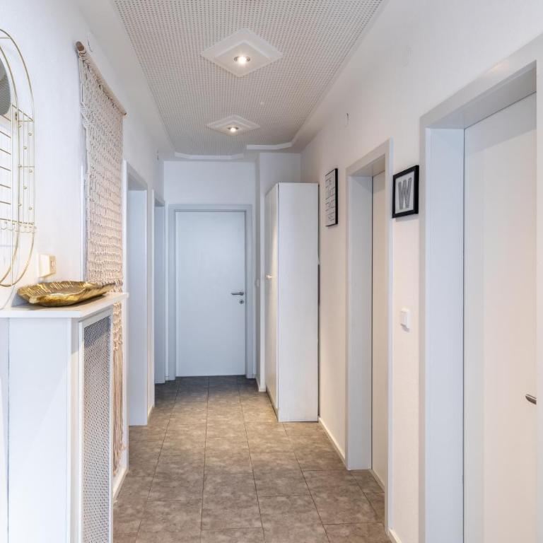 Appartements DAS RETTENBACHER - Apartment mit 3 Schlafzimmern, Terrasse und Bergblick - 12
