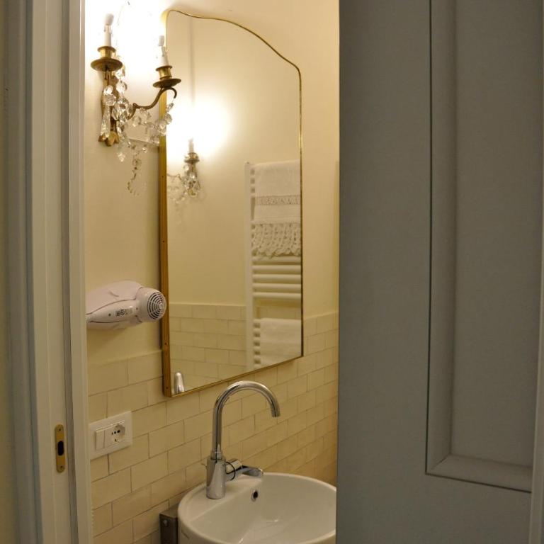 Casa Ardizzoni Affittacamere - Camera Matrimoniale/Doppia con Letti Singoli con Bagno Privato - 7