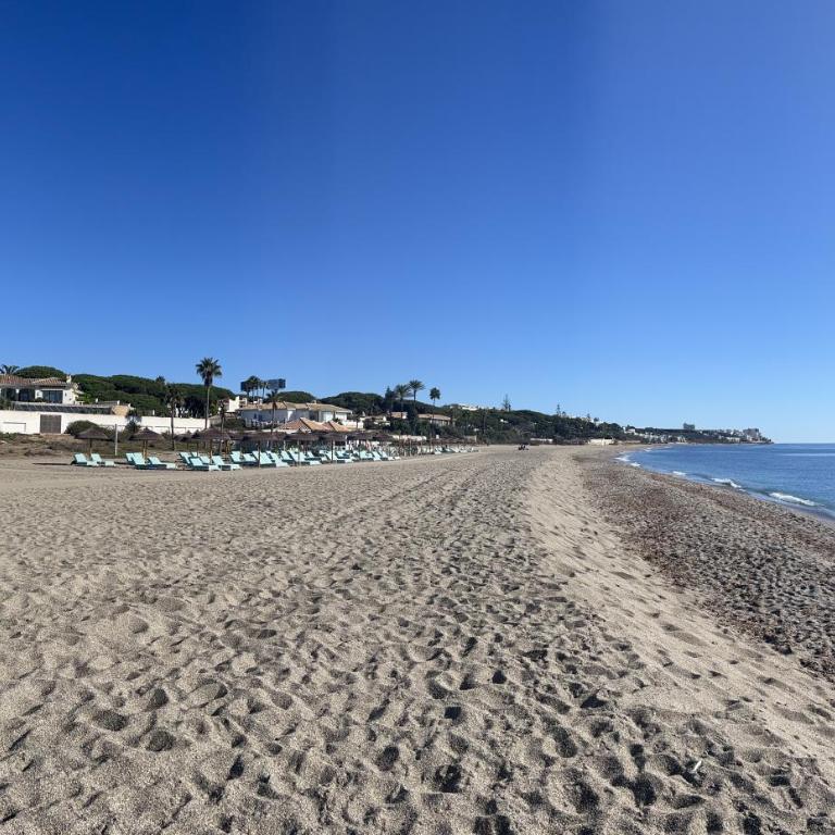 FASCINANTE Hogar en Cabo Pino en MARBELLA - Two-Bedroom Apartment - 94