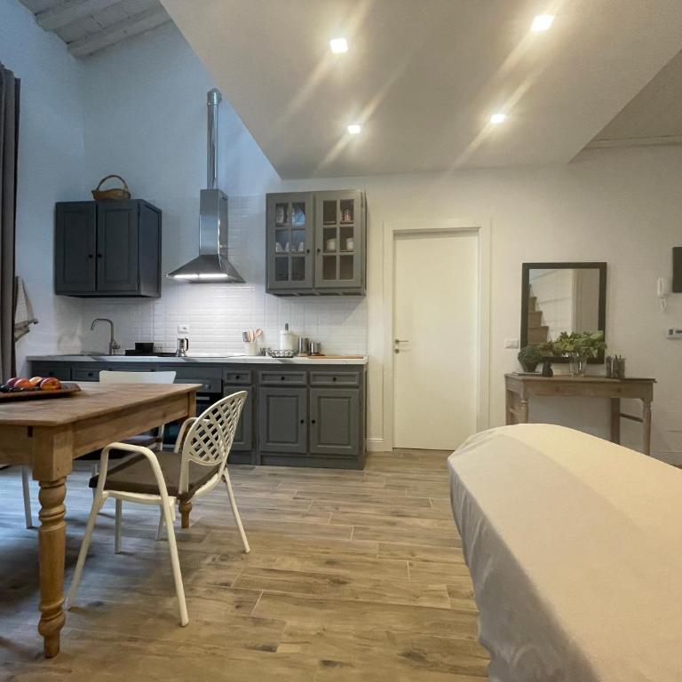 Corte Santa Caterina in Florence - Three-Bedroom Apartment - 1