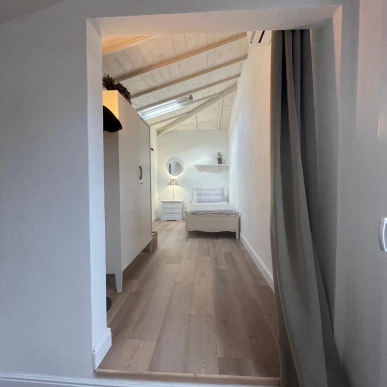 Corte Santa Caterina in Florence - Three-Bedroom Apartment - 2