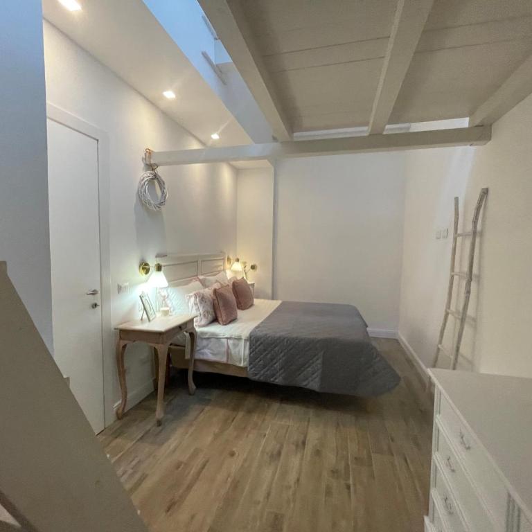 Corte Santa Caterina in Florence - Three-Bedroom Apartment - 8