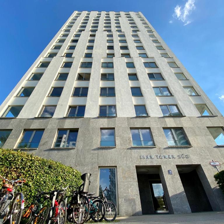 ALPEN-PANORAMA SUITE - Einzigartige Privatsuite hoch über München, 12tes OG, Alpenblick, Loggia, Whirlpool, 15 Minuten zum Zentrum, Ruhe und Erholung in der Stadt München für privat und geschäftlich Reisende - Doppelzimmer mit Bergblick - 28