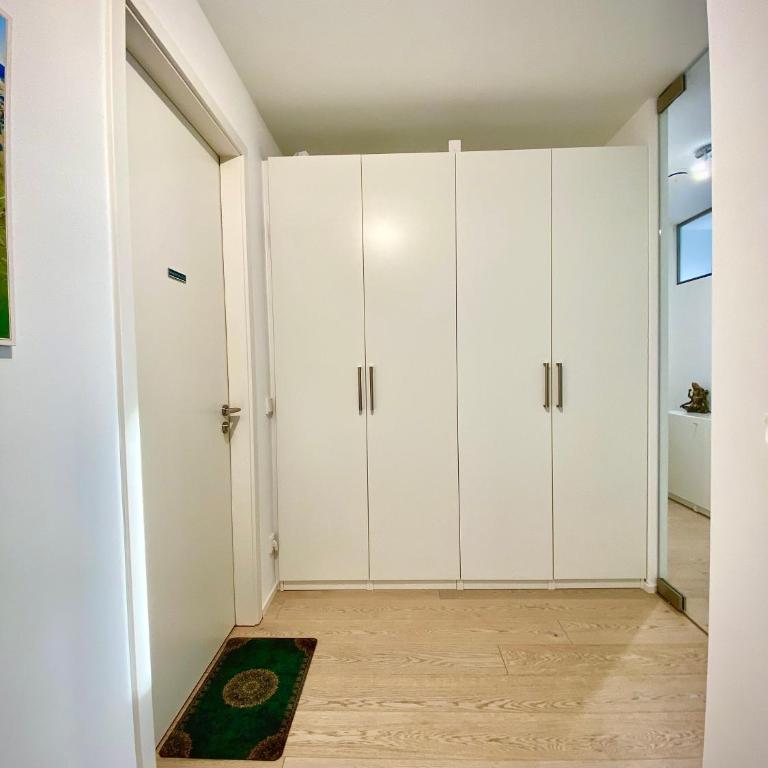 ALPEN-PANORAMA SUITE - Einzigartige Privatsuite hoch über München, 12tes OG, Alpenblick, Loggia, Whirlpool, 15 Minuten zum Zentrum, Ruhe und Erholung in der Stadt München für privat und geschäftlich Reisende - Doppelzimmer mit Bergblick - 29