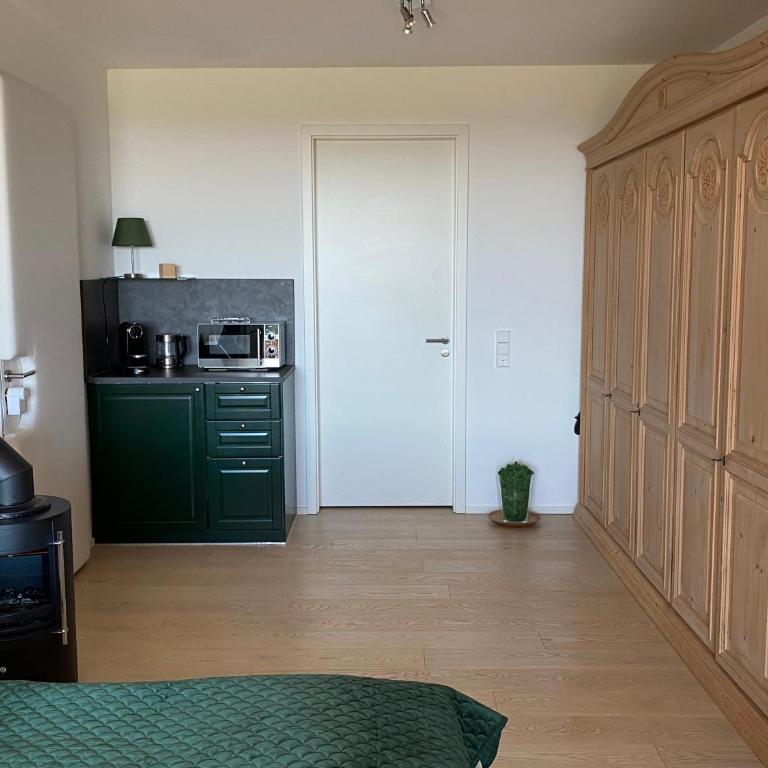 ALPEN-PANORAMA SUITE - Einzigartige Privatsuite hoch über München, 12tes OG, Alpenblick, Loggia, Whirlpool, 15 Minuten zum Zentrum, Ruhe und Erholung in der Stadt München für privat und geschäftlich Reisende - Doppelzimmer mit Bergblick - 8