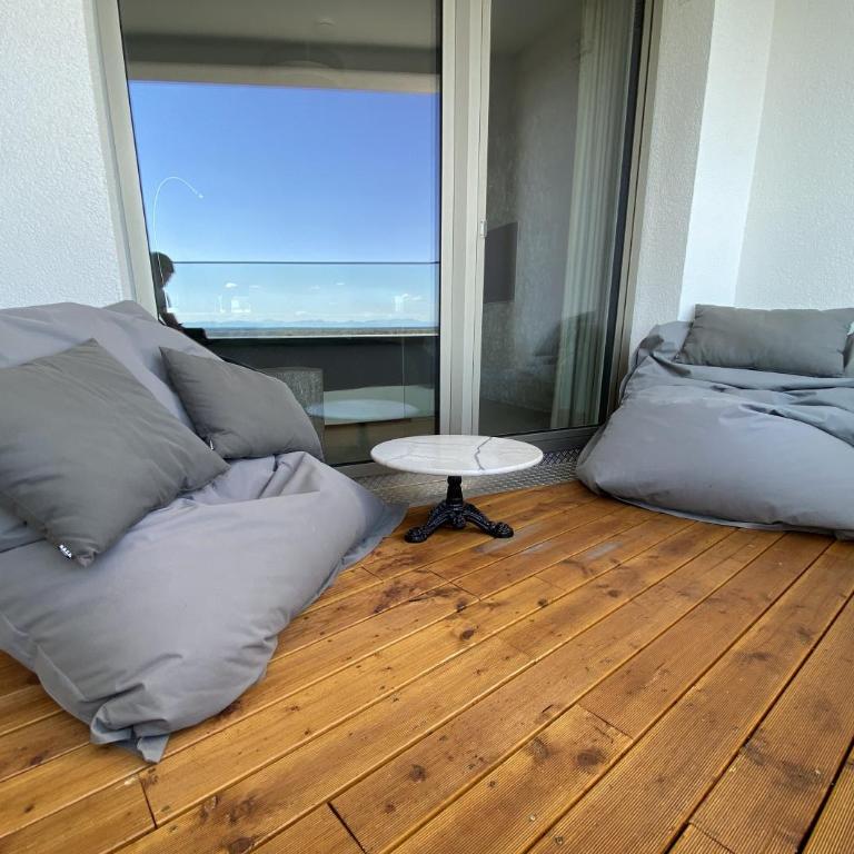 ALPEN-PANORAMA SUITE - Einzigartige Privatsuite hoch über München, 12tes OG, Alpenblick, Loggia, Whirlpool, 15 Minuten zum Zentrum, Ruhe und Erholung in der Stadt München für privat und geschäftlich Reisende - Doppelzimmer mit Bergblick - 17