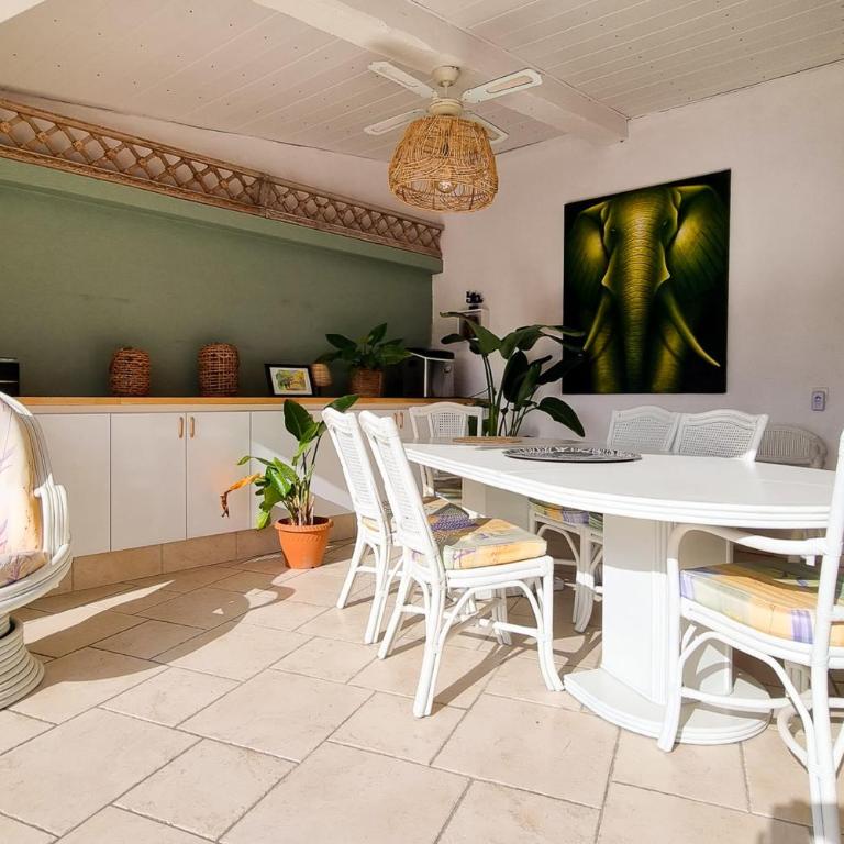 La Dolce Villa 11 sleeps Pool & Landscaped Garden - Villa - 22