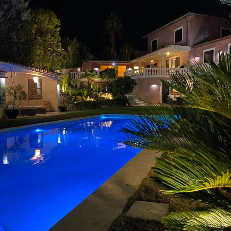 La Dolce Villa 11 sleeps Pool & Landscaped Garden - Villa - 3