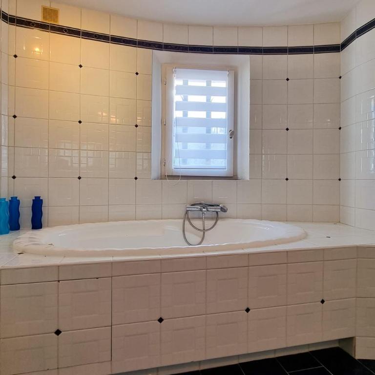 La Dolce Villa 11 sleeps Pool & Landscaped Garden - Villa - 15