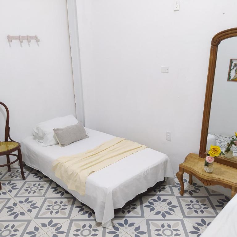Casa Ego - Habitación Triple Económica con baño compartido - 5