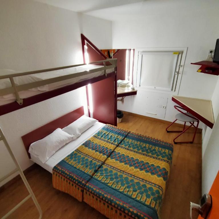 HOTEL THANIA Sète Frontignan - Chambre Triple avec Salle de Bains Commune - 4