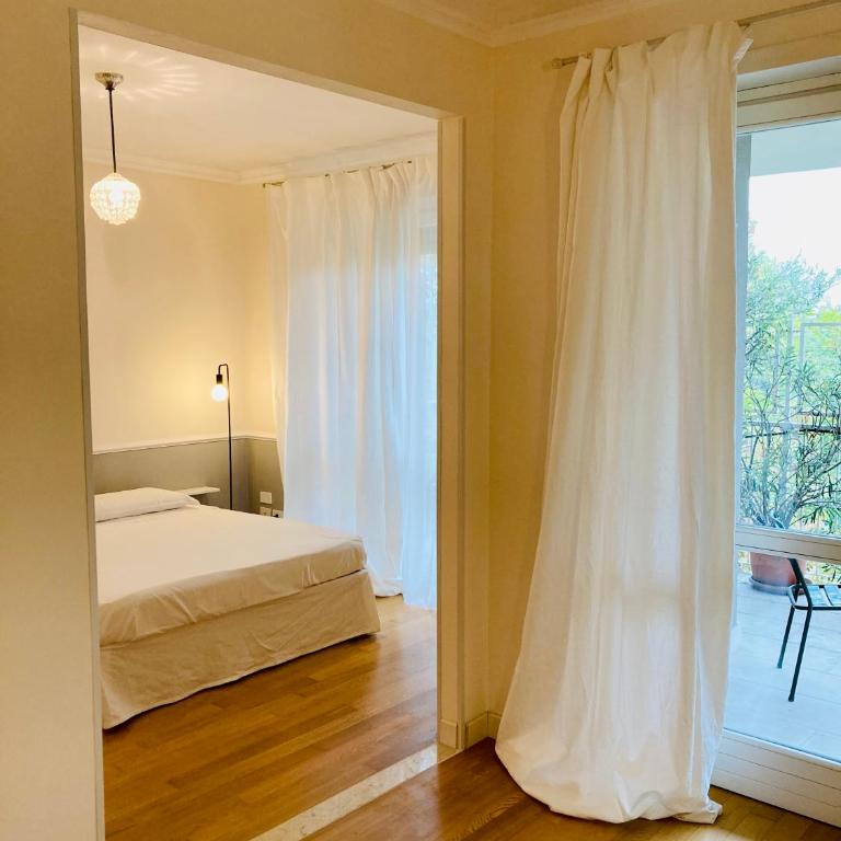 UN PUNTO A VERONA - Camera Matrimoniale con Bagno Privato Esterno - 9