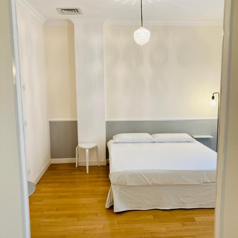 UN PUNTO A VERONA - Camera Matrimoniale con Bagno Privato Esterno - 3