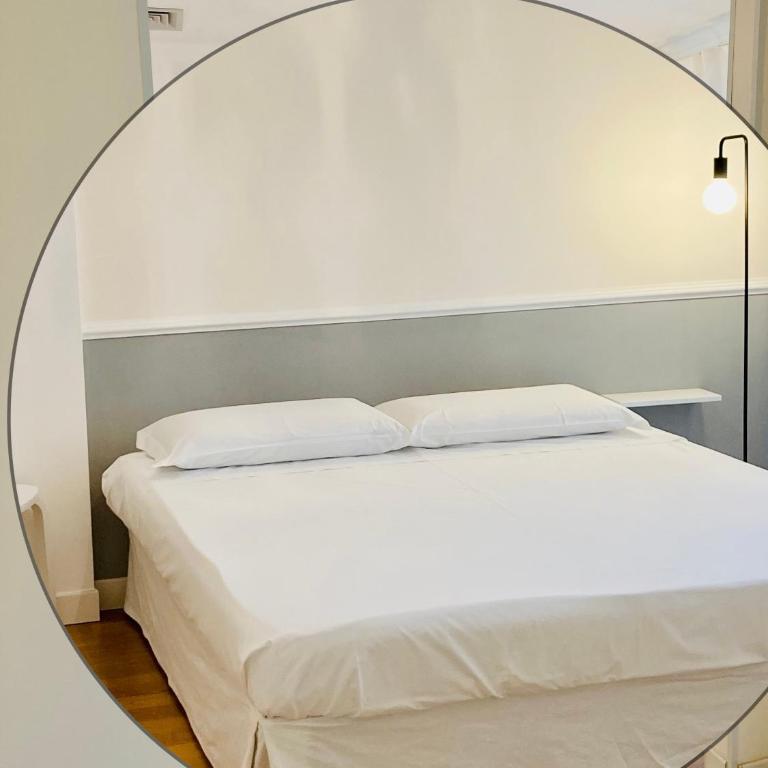 UN PUNTO A VERONA - Camera Matrimoniale con Bagno Privato Esterno - 6