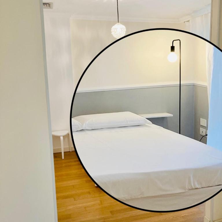 UN PUNTO A VERONA - Camera Matrimoniale con Bagno Privato Esterno - 4