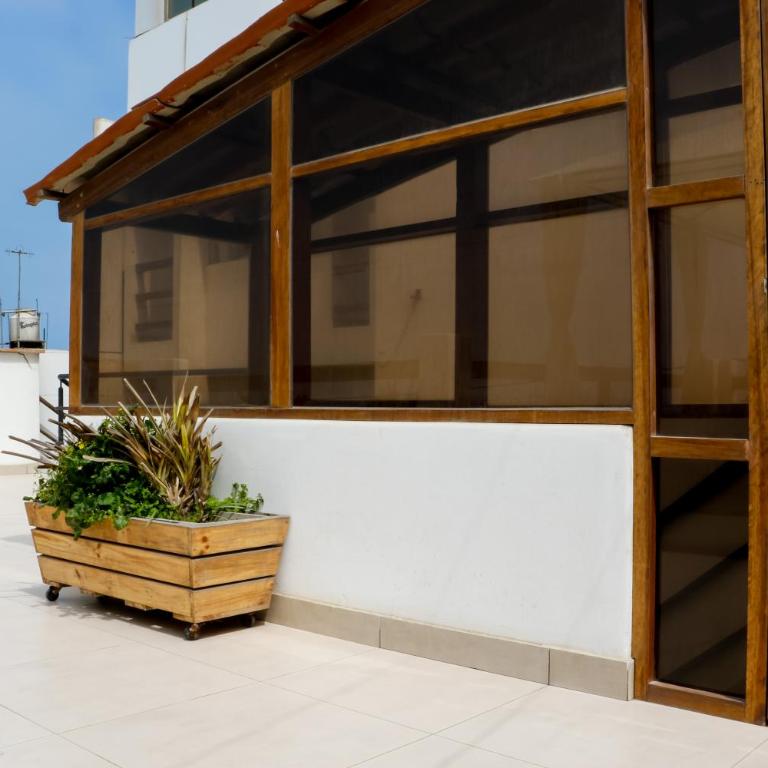 Hospedaje Nuna - Playa Huanchaco - Suite with Terrace - 6
