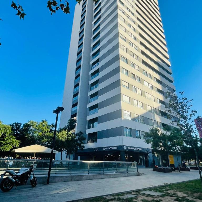 Fira de Barcelona City View Apartment with Garage Parking - Three-Bedroom Apartment - 1