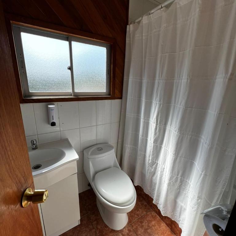 Hostal Katemu - Habitación Cuádruple con baño privado - 3
