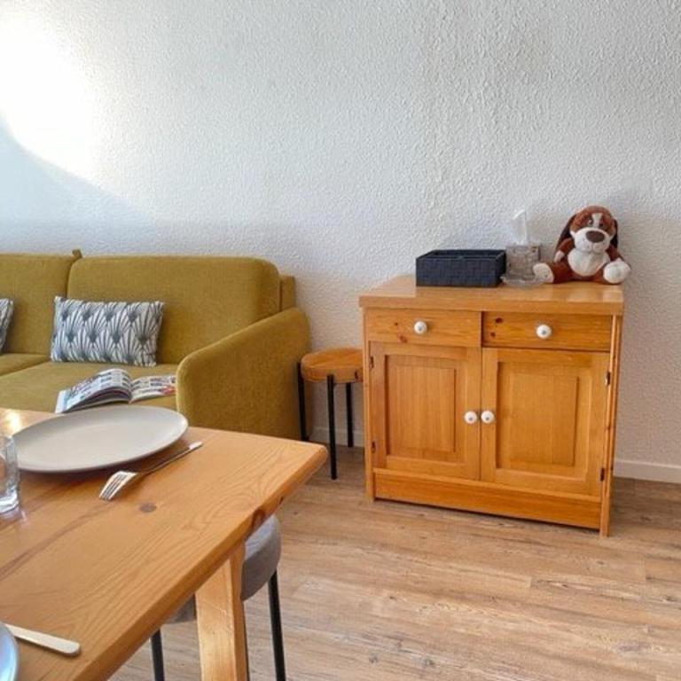 Studio cabine, 4 pers, Risoul, proche commerces, Cuisine équipée, Balcon, Animaux acceptés - Appartement 1 Chambre - 2