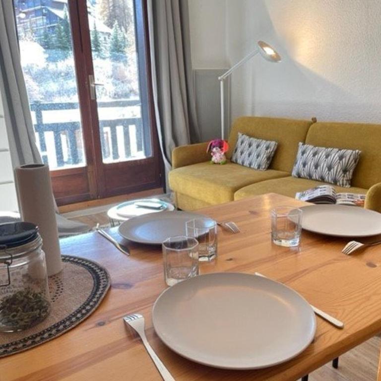 Studio cabine, 4 pers, Risoul, proche commerces, Cuisine équipée, Balcon, Animaux acceptés - Appartement 1 Chambre - 6