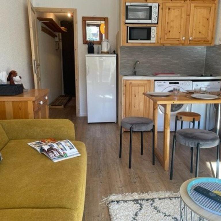 Studio cabine, 4 pers, Risoul, proche commerces, Cuisine équipée, Balcon, Animaux acceptés - Appartement 1 Chambre - 8